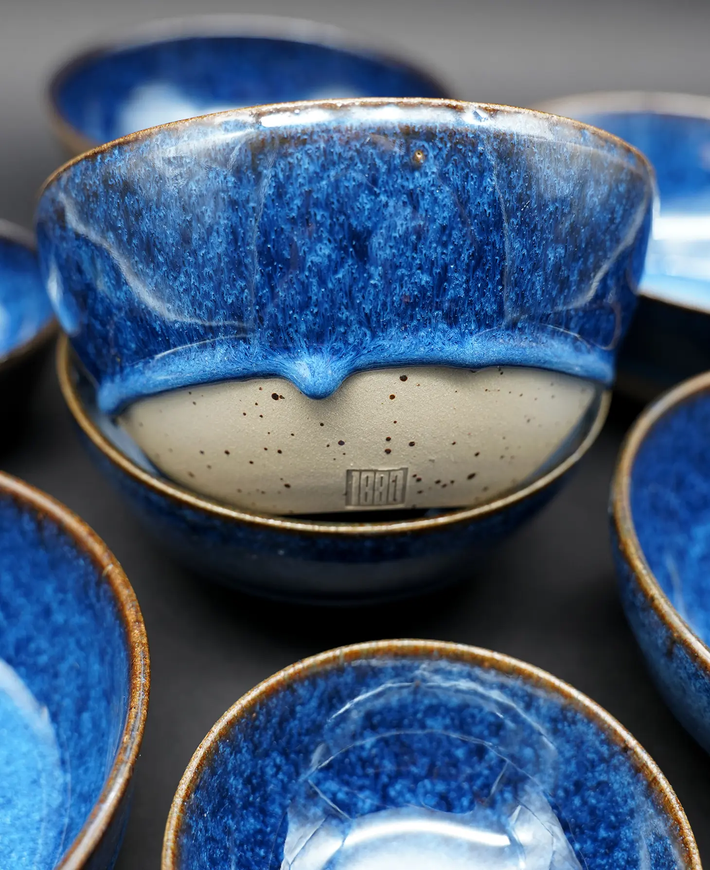 1890-keramik-galerie-blaue-schalen