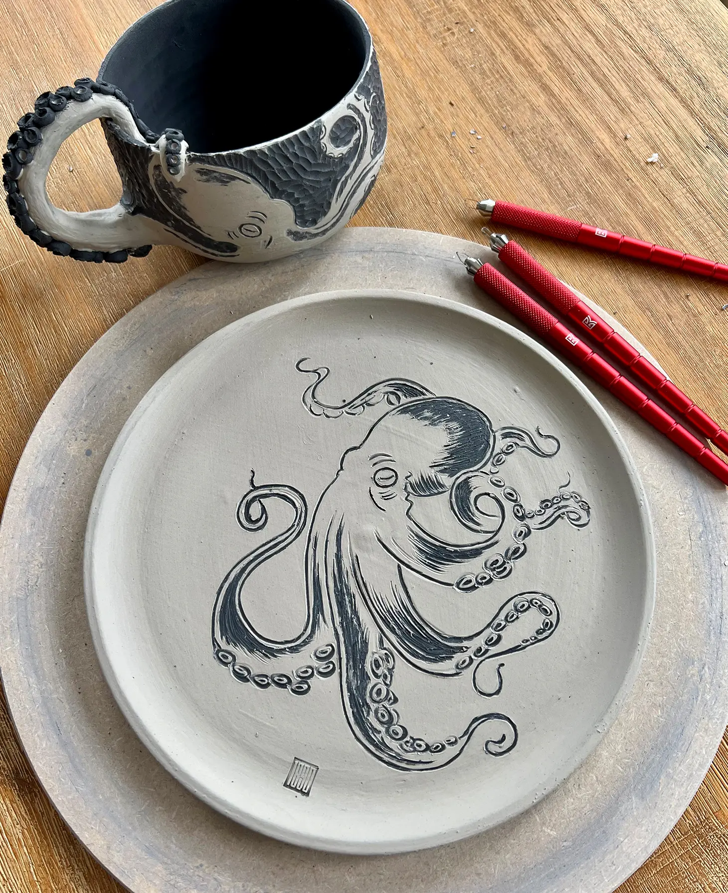 1890-oktopus-sgrafifito-set-wip